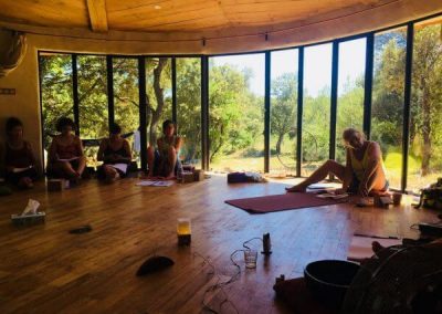 Salle de pratique ouverte sur la nature