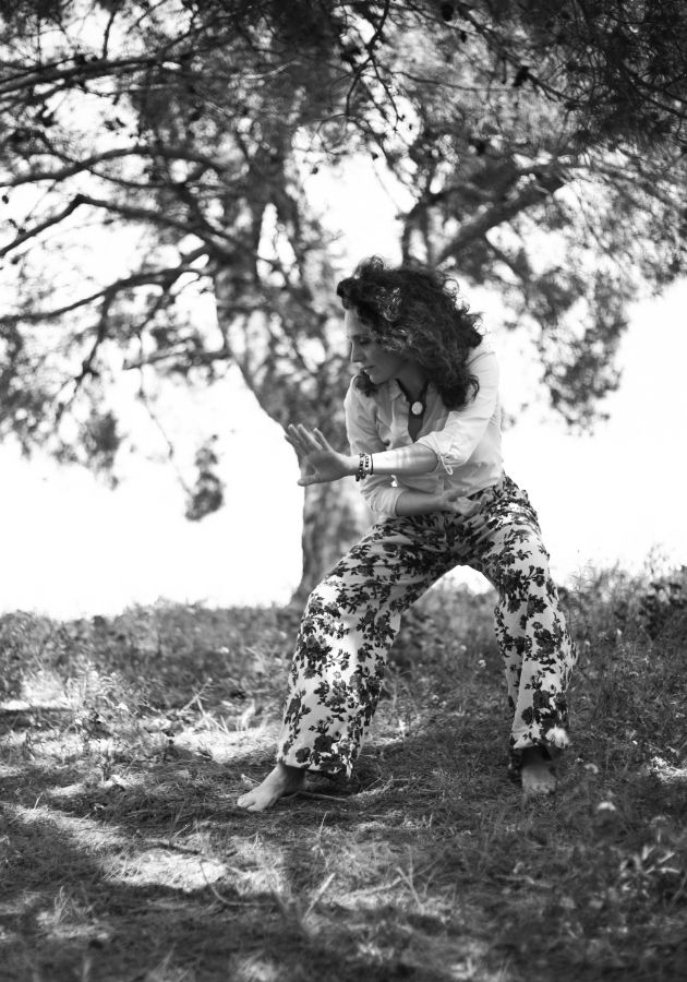 Femme en position de protection